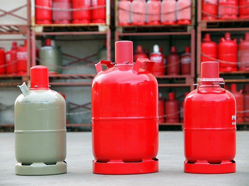 Umgang mit Acetylenflaschen und ortsbeweglichen Flüssiggasflaschen im Brandeinsatz