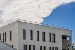Neue Praxishilfen für sichere Instandhaltung auf Dächern