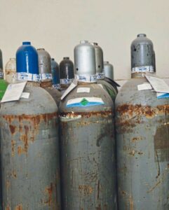 Betrieblicher Brandschutz: Brandlasten durch entzündbare brennbare Stoffe erhöhen das betriebliche Brandrisiko