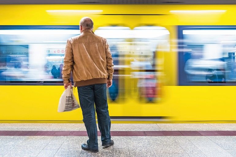 Yellow_Blurred_Motion_Subway_Waiting_Commute_Transportation_European_City_Urban