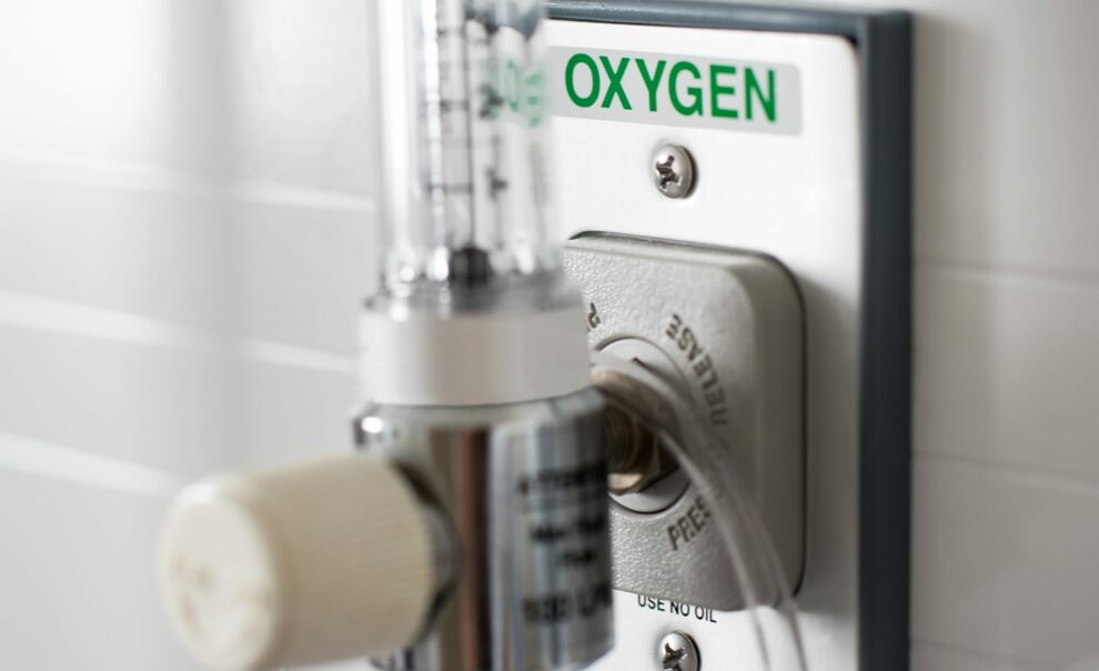 Medizinisches Notrufunternehmen besorgt Sauerstoff