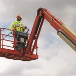 Mobile_boom_lift_equipped_with_a_work_platform,_commonly_seen_on_construction_sites_and_for_building_maintenance.
